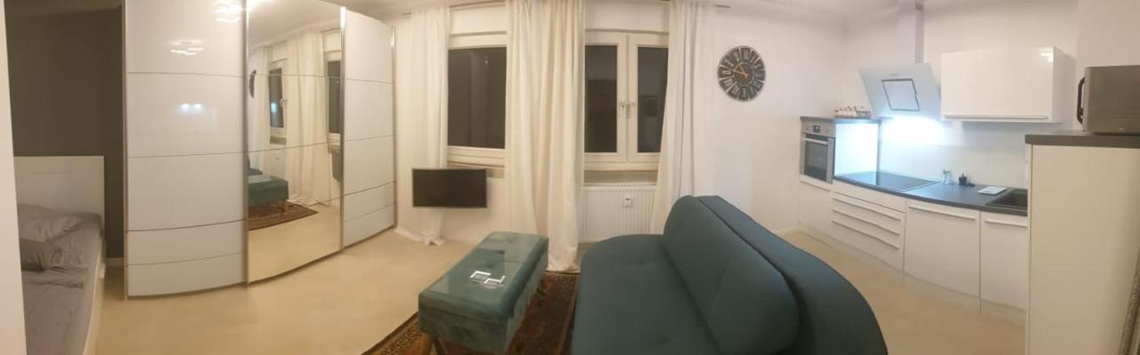 Apartment Mit Schoener, Moderner Einrichtung Köln Exterior foto